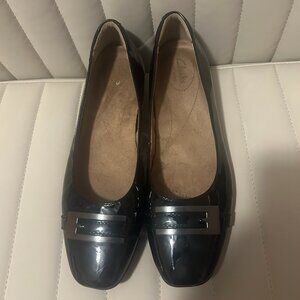 Clarks Womens 8M Black Patent Leather Buckle Flats-Excellent condition